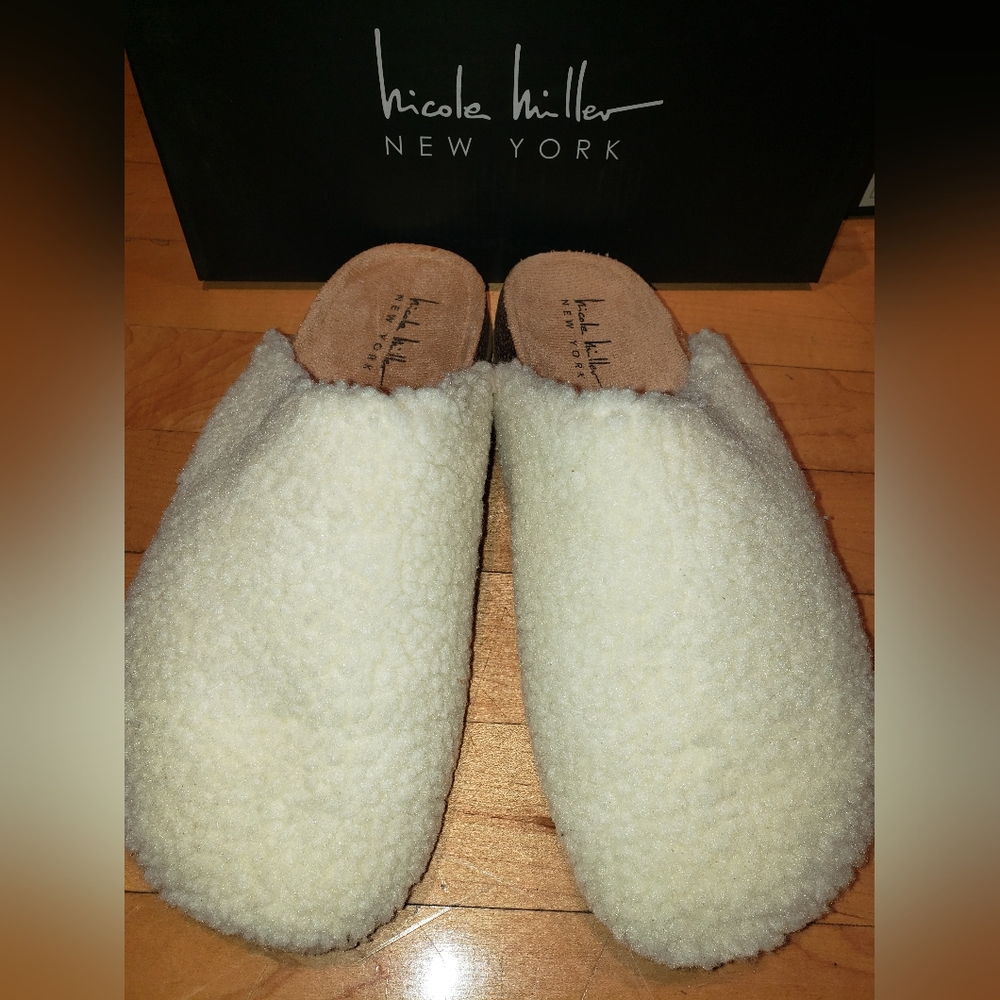 NWB Nicole Miller cream Wooly faux fur slides mules 9